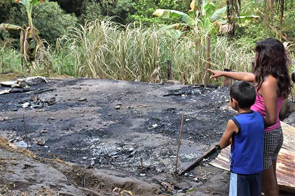 MIDES asiste a familia afectada por incendio