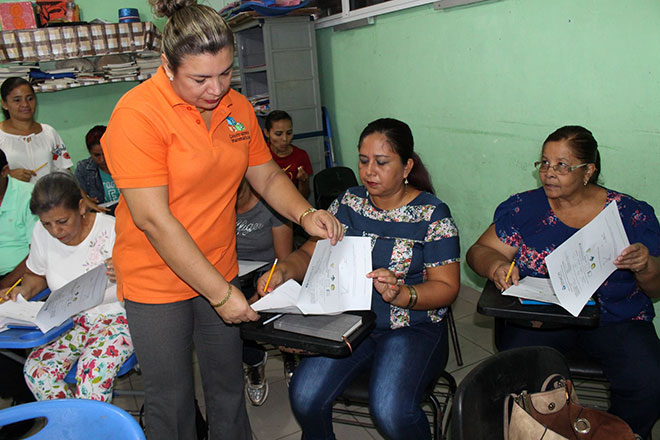 Docentes adquieren metodologías para enseñanza de geometría