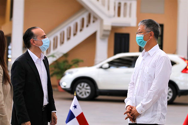 Panamá recibe de China donación de 10 ventiladores de alta gama