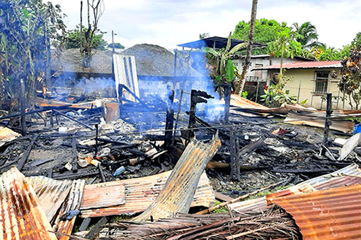 Miviot gestiona ayuda habitacional a damnificados por incendio en Almirante