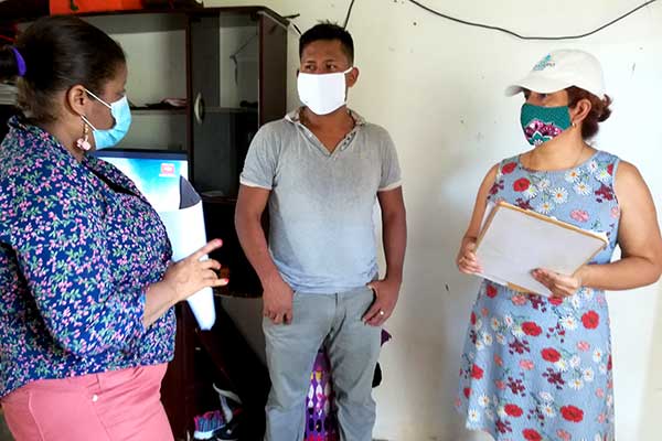 Familias de Panamá Este que temen desalojos reciben orientación