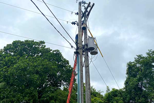 Precaristas afectan línea eléctrica de potabilizadora de La Joya y la Joyita