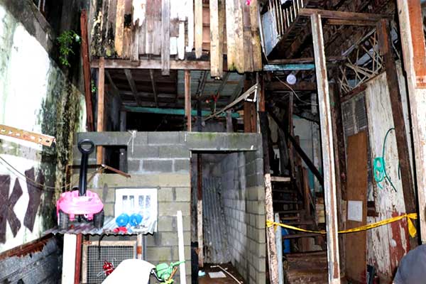 Miviot atiende a familias afectadas por desplome en caserón de Santa Ana