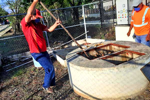 Atienden denuncia por derrame de aguas servidas en obra habitacional en Pesé