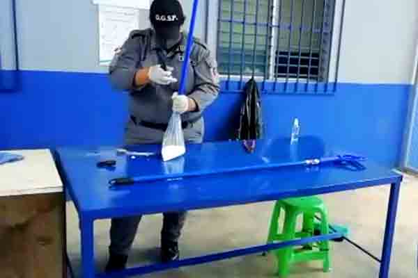 Individuo pretendía introducir presunta droga en palo de escoba y trapeador