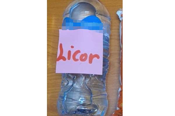 Sorprenden a custodio tratando de ingresar supuesta sustancias ilícitas