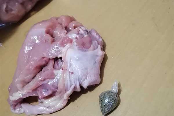 Intentan ingresar sustancias ilícitas en pechugas de pollos y jabones