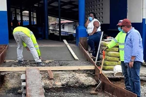 Adecuan colegios para programa de vacunación contra COVID-19