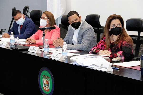 Proyecto que regula descuentos en educación supera primer debate