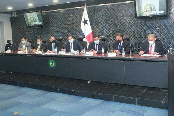 Creación de Academias de Béisbol Profesional en Panamá pasa a segunda debate