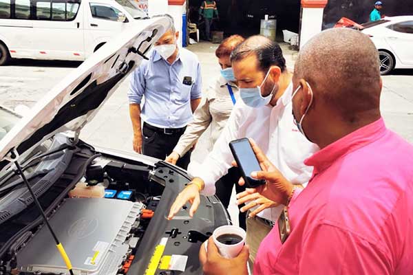 Transportistas colonenses interesados en recambiar tecnología de su vehículo por 100% eléctrico