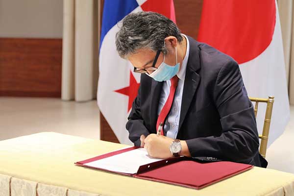 Panamá recibe de Japón donación de 5 millones en equipos médicos