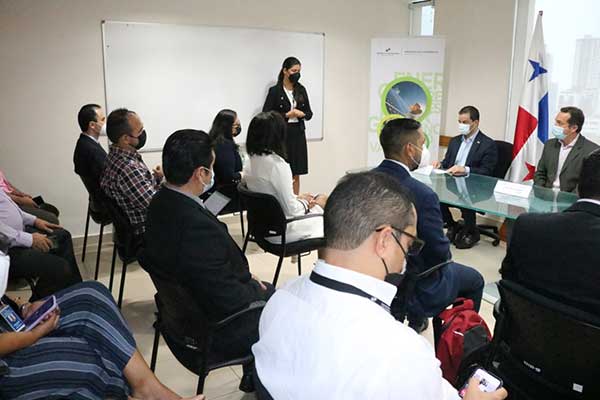Panamá y El Salvador alinean esfuerzos para promover eficiencia energética