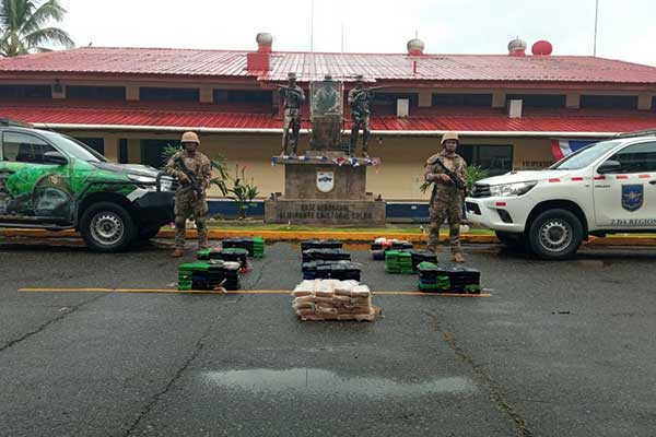 Decomisan 350 paquetes de supuesta droga, en modalidad de carga contenerizada en Colón