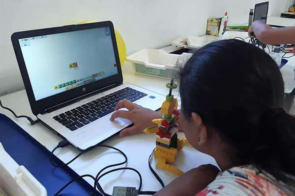 FUNDESTEAM anuncia Becas del programa STEAM Girls 360