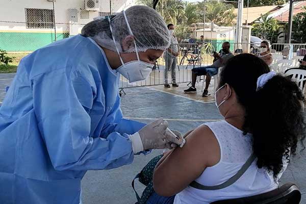 COVID mantiene positividad por encima del 22%, hay 1,842 nuevos casos y 5 muertos en 24 horas