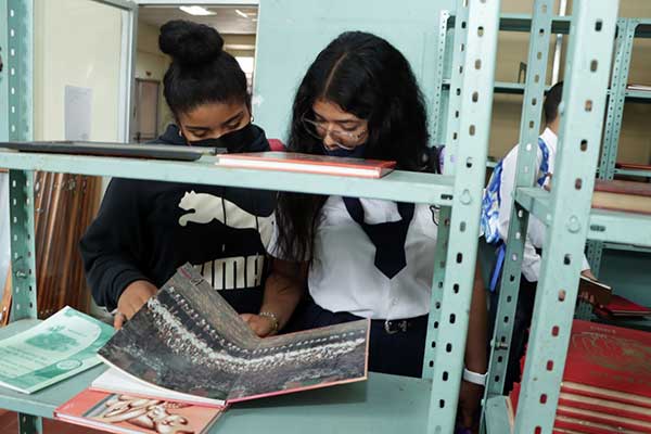Afirman que documentos históricos y valiosas obras pictóricas en la biblioteca Eusebio A. Morales “se conservan intactos”
