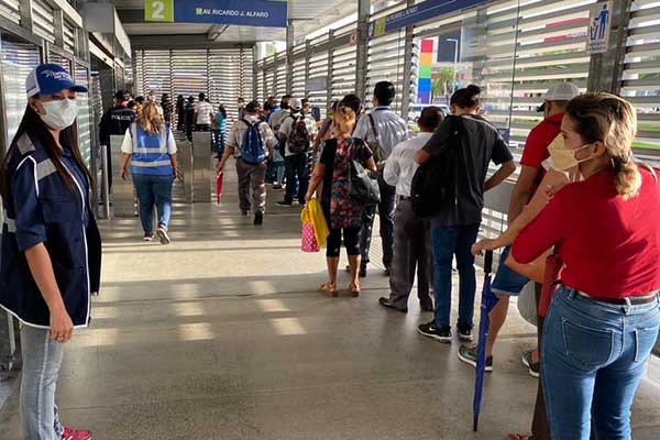 Ante quejas, Defensoría realiza operativo para verificar frecuencia de buses en zonas pagas