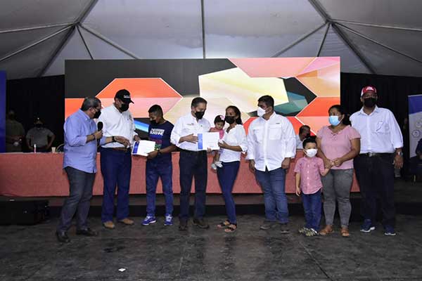 Entregan soluciones habitacionales para 26 familias en pobreza de Veraguas
