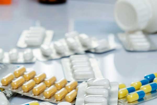 Farmacéuticos esperan respuestas concretas sobre medicamentos en reunión de Mesa Técnica