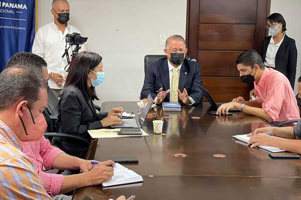 Gobierno mantiene reuniones permanentes para evaluar siembra y financiamiento de arroz