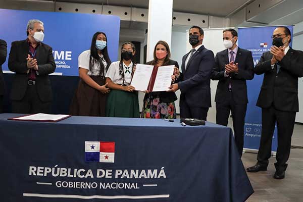 Gobierno promueve cultura empresarial en colegios