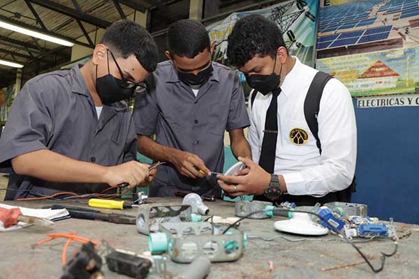 MEDUCA y comunidad educativa concretarán respuestas integrales para el ‘Artes y Oficios’