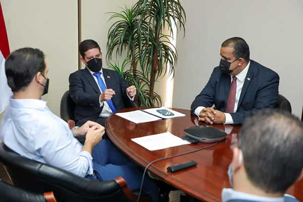 Martínez y Alfaro coordinan cambio de mando en el MICI