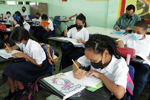 Más de 954 mil estudiantes concluyen primer trimestre del año escolar 2022