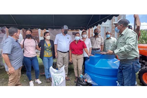 Valderrama inspecciona en Colón avances de programas y proyectos del MIDA