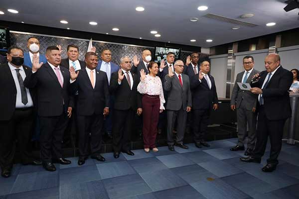 Adames juramenta a presidentes de Comisiones de Trabajo de la AN