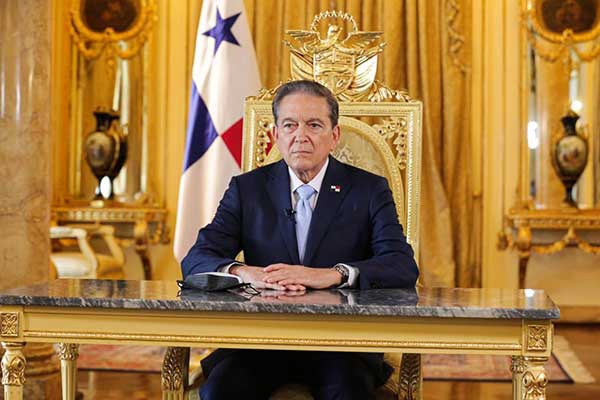Cortizo congelará precios del combustible para autos particulares y de 10 productos de la CBF