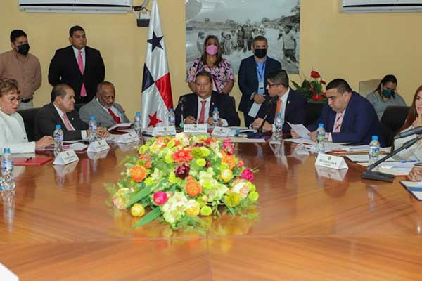 Crean subcomisiones para tratar proyectos de gestión gubernamental y de orden económico