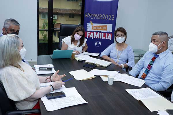 MEDUCA brinda soluciones a comunidad educativa de escuela herrerana