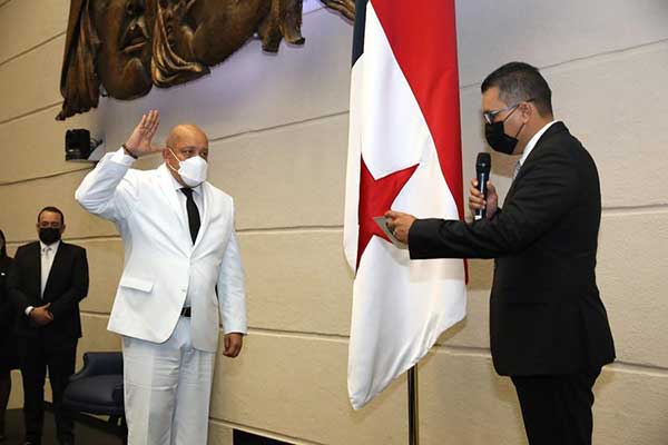 Parlamento panameño reelige a su junta directiva con diputado Adames en la presidencia