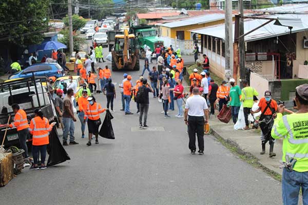 Realizan jornada de limpieza para combatir criaderos del Aedes Aegypti en San Miguelito