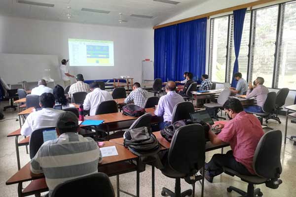 Técnicos panameños del MIDA se capacitan en cultivo de café en Costa Rica