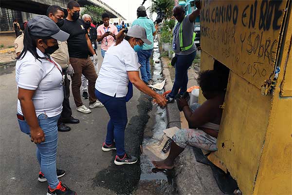 Alcaldía de Panamá continúa operativo para captar personas sin techo