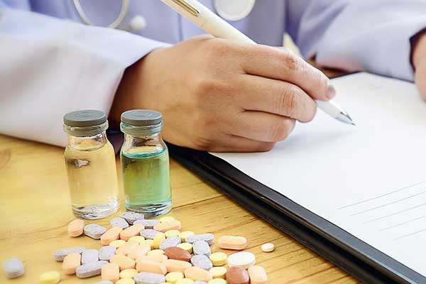 Caballero pide buscar respuestas científicas en el tema de medicamentos