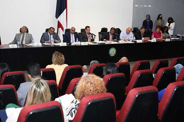 Continúa discusión en primer debate sobre compras de medicamentos en sector público