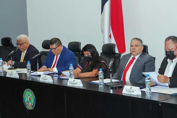 Discuten iniciativa que elimina definitivamente licencia a conductores ebrios que causen accidentes