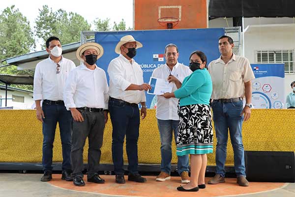 Entregan en Herrera 261 soluciones habitacionales a familias en pobreza y pobreza extrema