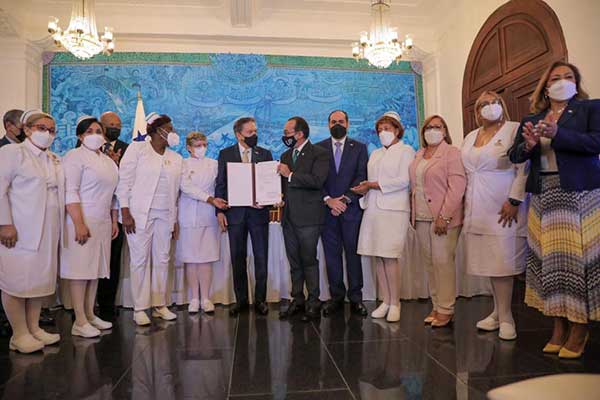 Gobierno concreta asignación de terreno para construir nueva sede de la Facultad de Enfermería
