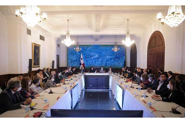 Panamá: presidente Cortizo avala rebaja del 30% de medicamentos