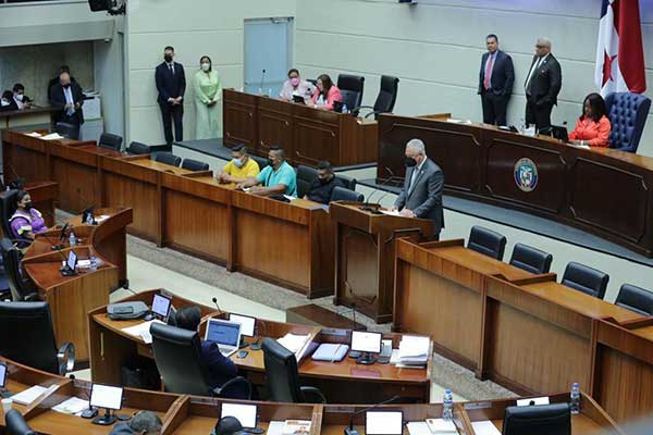 Presentan proyecto de Ley sobre apoyo económico a afectados de Bocas del Toro en 2015