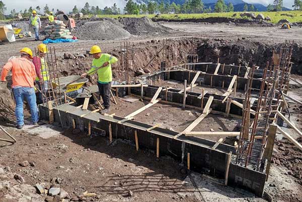 Reportan 42.45% de avance en construcción de urbanización para afectados por huracanes en Tierras Altas