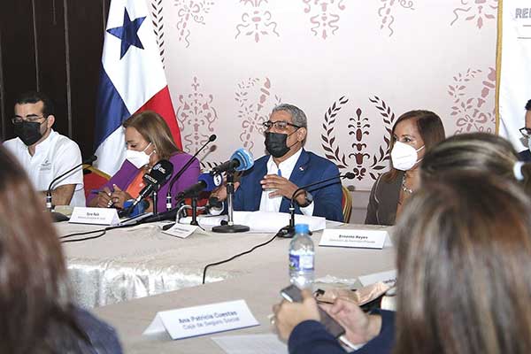 Revisan listado de medicamentos y evalúan fijar precios topes
