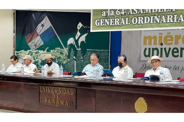 Valderrama reitera respaldo del Gobierno Nacional al sector ganadero