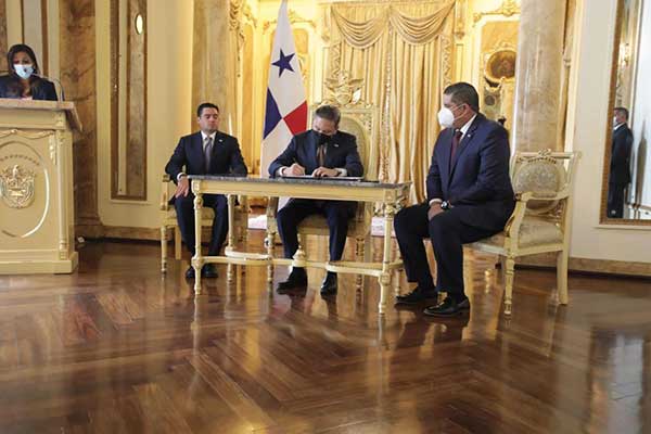 Panamá: firman Decretos Ejecutivos que reglamentan la Ley del uso del cannabis medicinal
