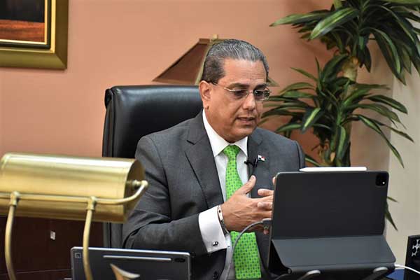 Cuatro empresas interesadas en construcción de 500 casas para sector bananero en Changuinola